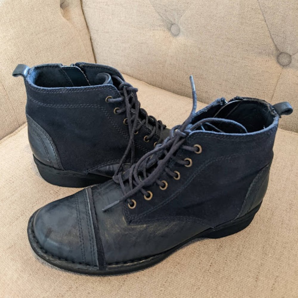 Clarks Women's Leather In Combination With Suede Boots. Size 5M.